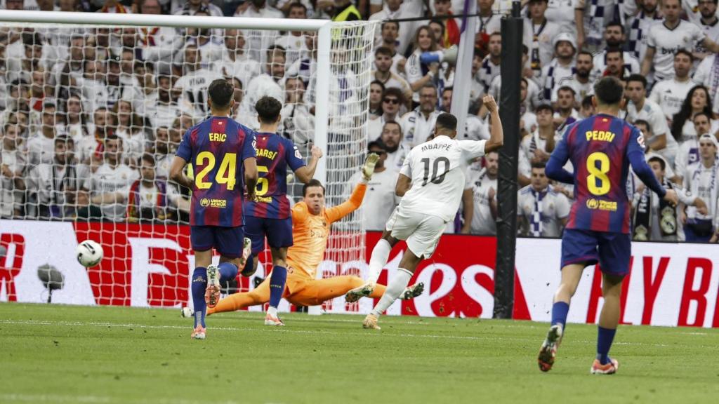 Mbappé supera a Szczesny