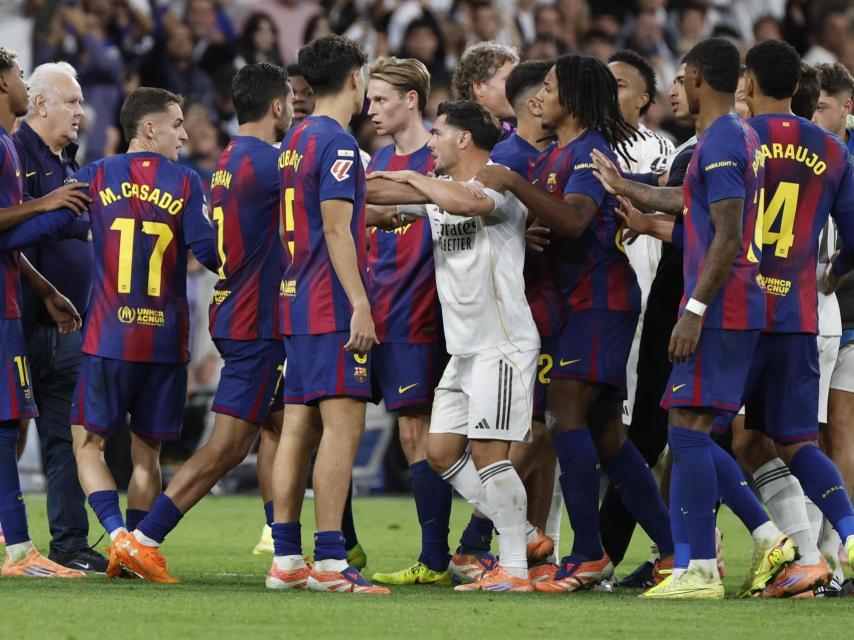 La tangana entre els jugadors del Real Madrid i el Barça al terme del clàssic