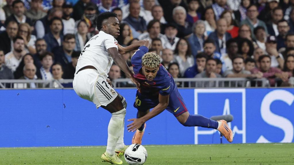Lamine Yamal encara a Vinicius Jr en el clàssic Real Madrid-Barça