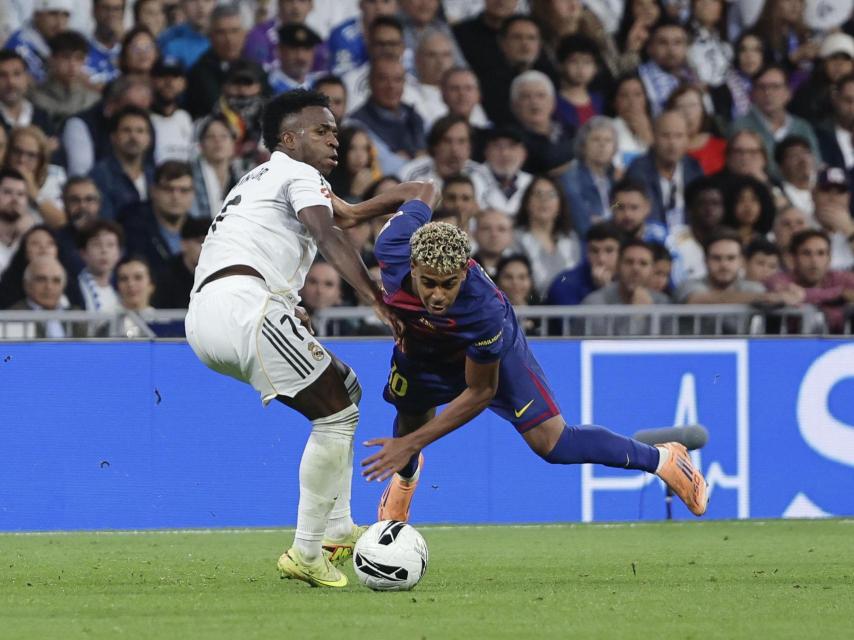 Lamine Yamal encara a Vinicius Jr en el clàssic Real Madrid-Barça