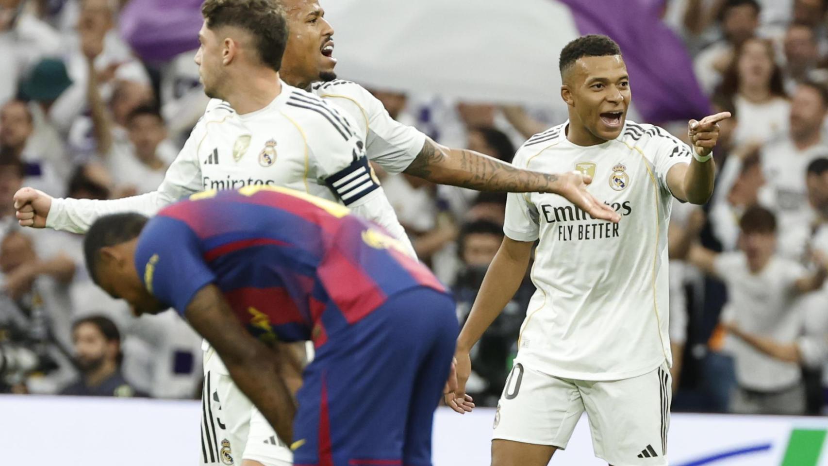 Kylian Mbappé celebra un gol del Real Madrid en el clásico contra el Barça