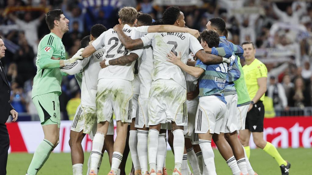 Los jugadores del Real Madrid celebran la victoria contra el Barça en el clásico