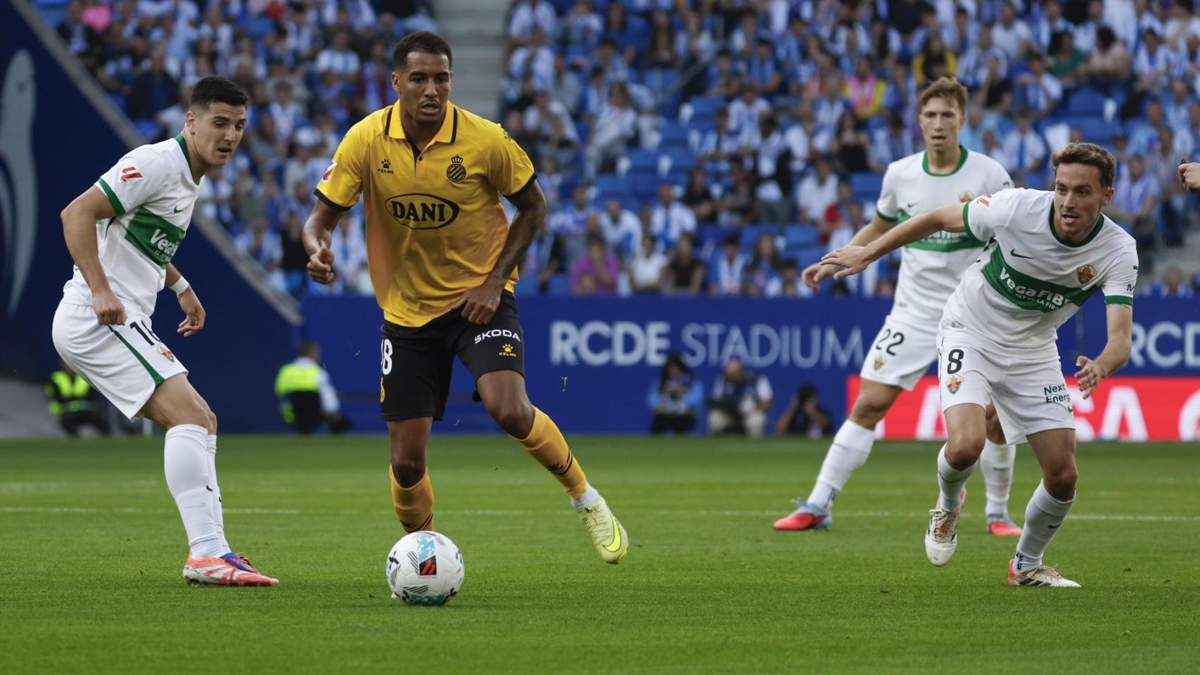 El Elche perdió su segundo partido de Liga en el campo del Espanyol