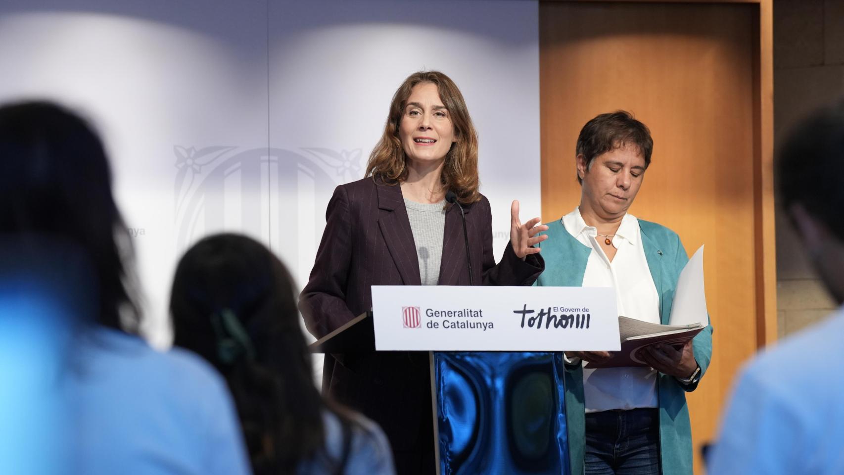 La presidenta de los Comuns en el Parlament, Jéssica Albiach, y la diputada Susana Segovia durante una rueda de prensa tras una reunión en materia de vivienda