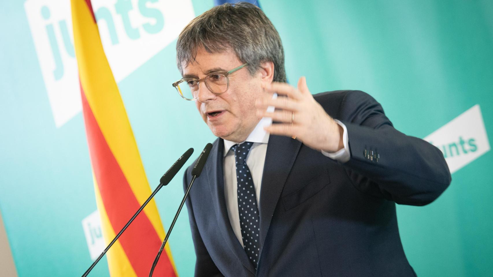 El presidente de Junts, Carles Puigdemont, en el espacio Les 5 Éléments de Perpiñán, anunciando la ruptura de su pacto con el PSOE