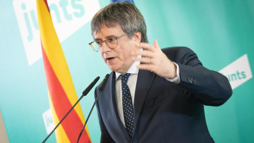 El presidente de Junts, Carles Puigdemont, en el espacio Les 5 Éléments de Perpiñán, anunciando la ruptura de su pacto con el PSOE