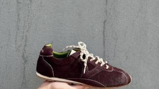 Una zapatilla de la marca Victoria
