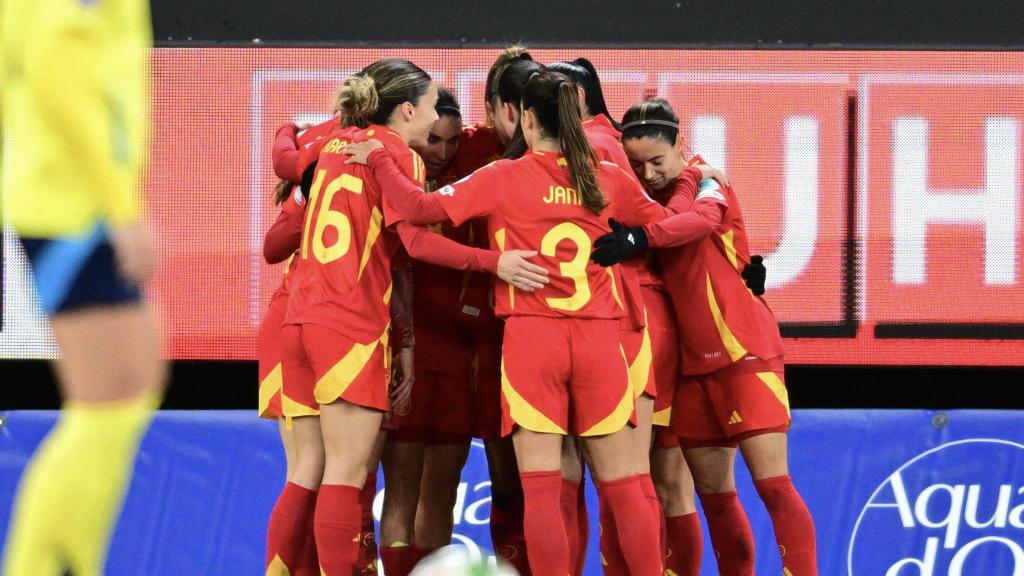 Las jugadoras de la selección española celebran el gol de Alexia Putellas contra Suecia en la Nations League