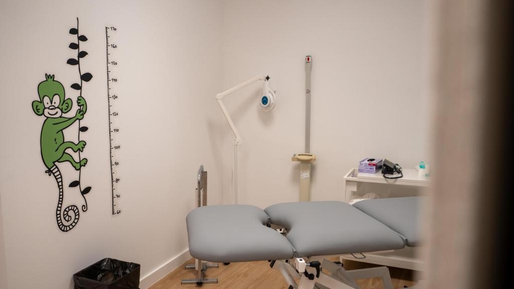 Sala d'examen pediàtric als menors a la Barnahus del Prat de Llobregat