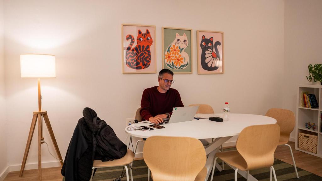 Un dels professionals integrants de l'equip multidisciplinari de la Barnahus del Prat de Llobregat