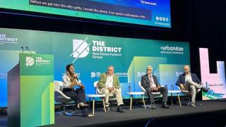 Mesa de financiación alternativa en la feria inmobiliaria The District