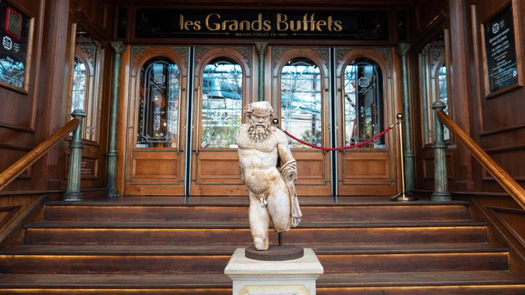 Entrada al restaurante francés Les Grands Buffets