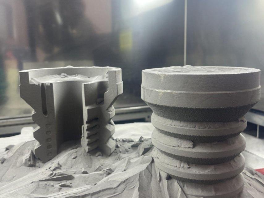 Inyectores en acero martensítico con refrigeración interna optimizada, listos para la limpieza del polvo residual en máquina