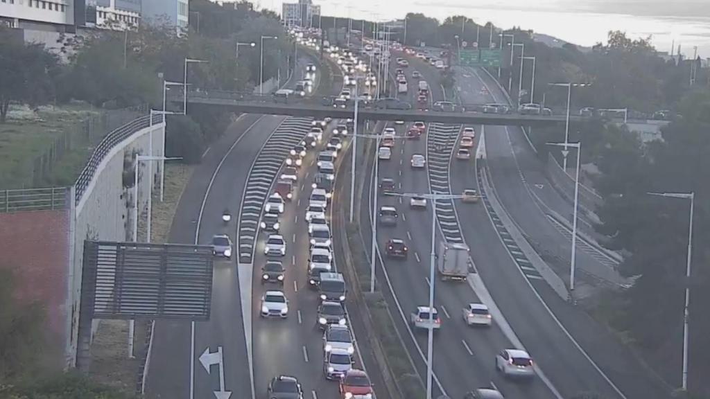 Retenciones a primera hora en la C-32 a causa de un accidente