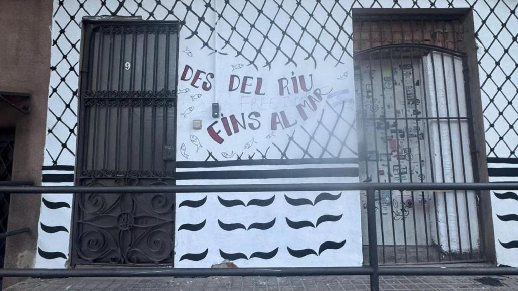 Em mural propalestino pintado sobre una fachada de la avenida de Vallcarca de Barcelona
