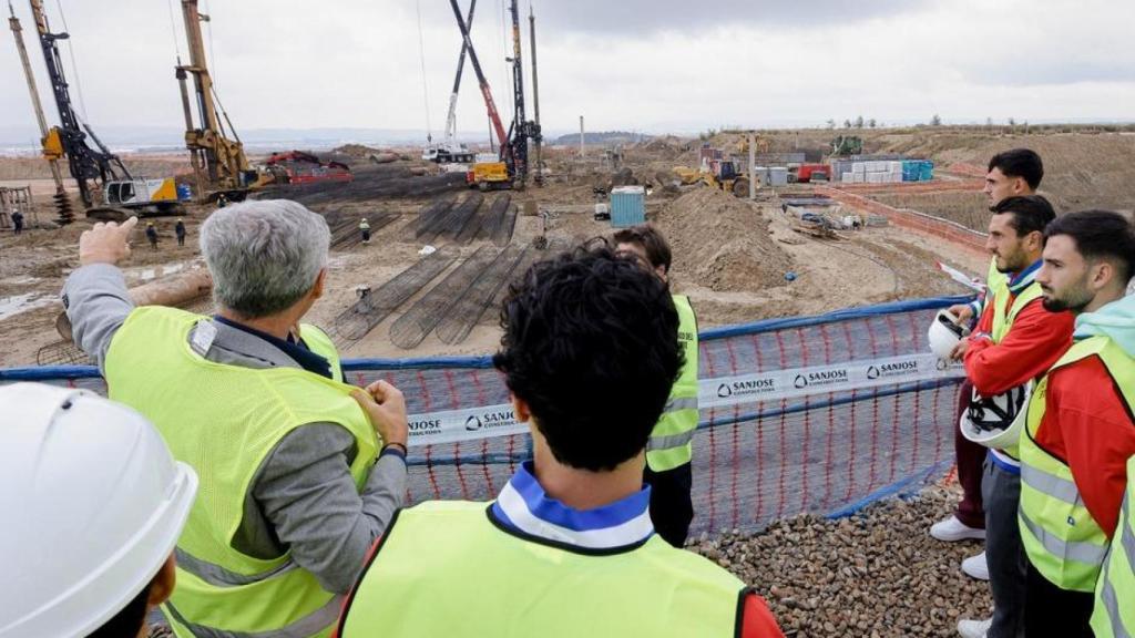 Els jugadors de l'Atlético de Madrid visiten les obres de la Ciutat Esportiva del Riyadh Air Metropolitano
