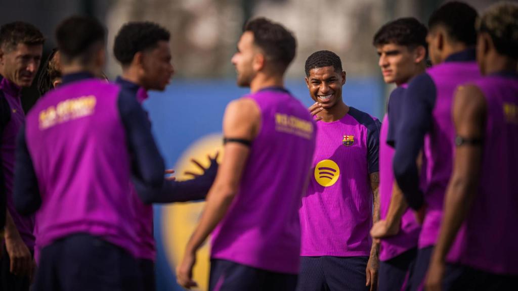 Los jugadores del primer equipo del Barça en un entrenamiento