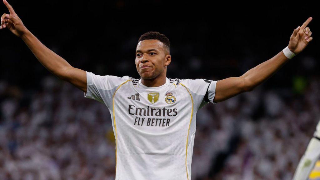 Kylian Mbappé celebra su segundo gol ante el Valencia