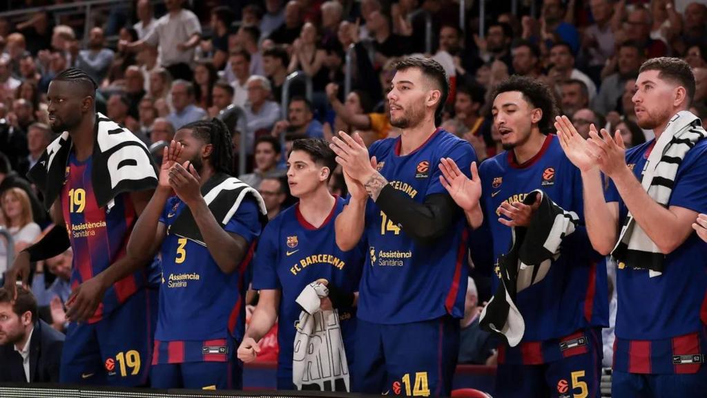 Los jugadores del Barça de basket en el banquillo del Partizan-Barça de la Euroliga