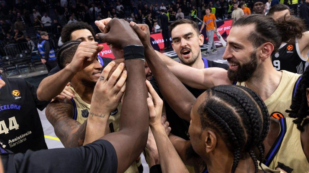 Los jugadores del Barça de basket celebran la victoria ante el Partizan