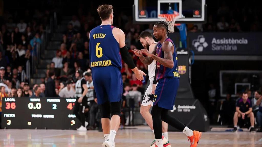 Jan Vesely i Will Clyburn en el Partizan-Barça de bàsquet d'Eurolliga