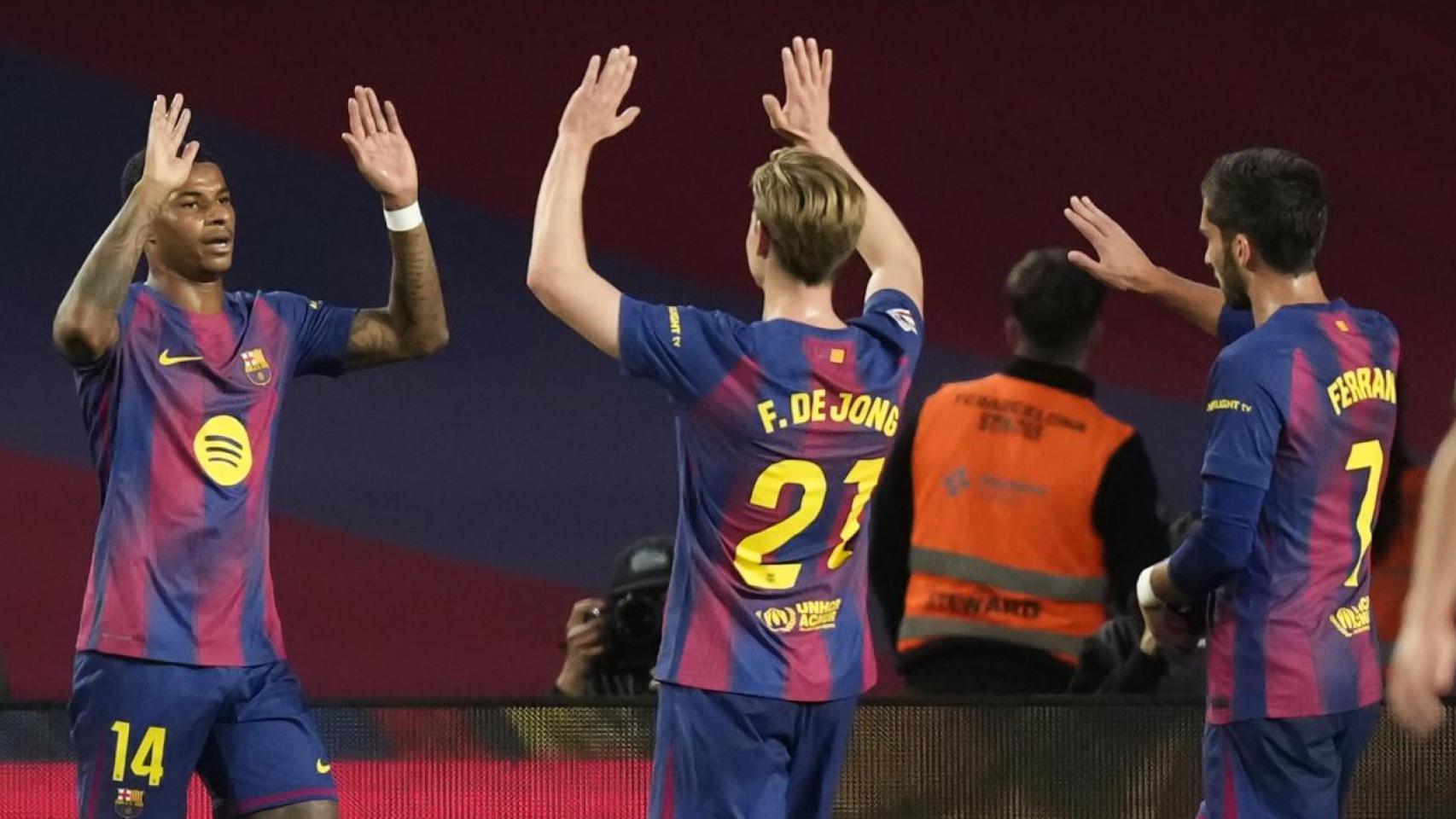 Marcus Rashford, Frenkie de Jong y Ferran Torres celebran un gol en el Barça-Elche