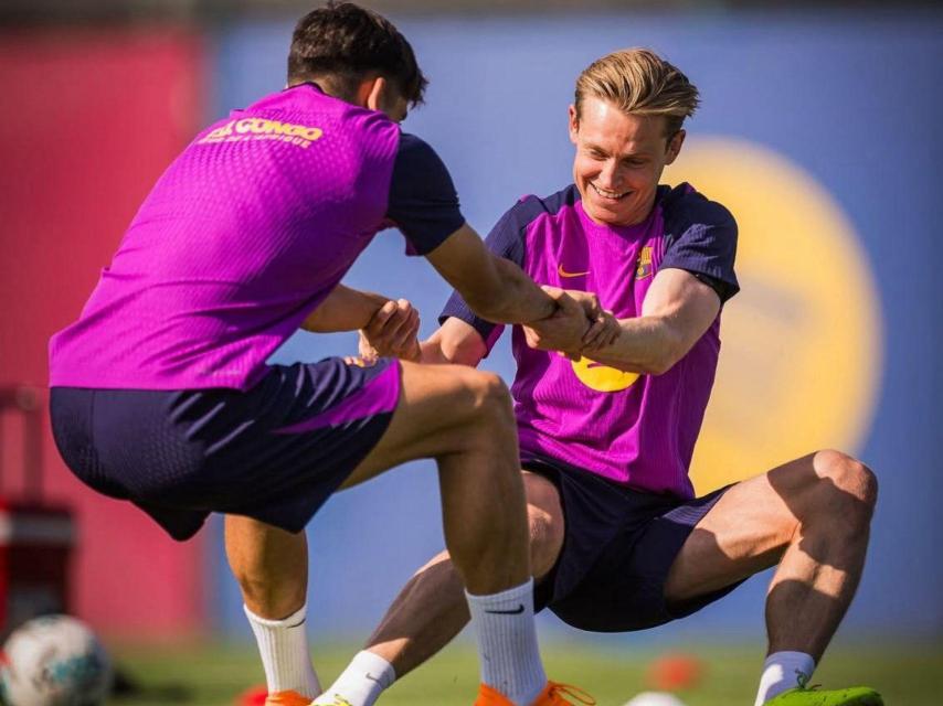 Pau Cubarsí y Frenkie de Jong en un entrenamiento del Barça