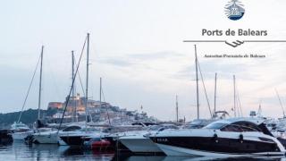 Vista de Marina Botafoch, en Ibiza, y el logo de la APB