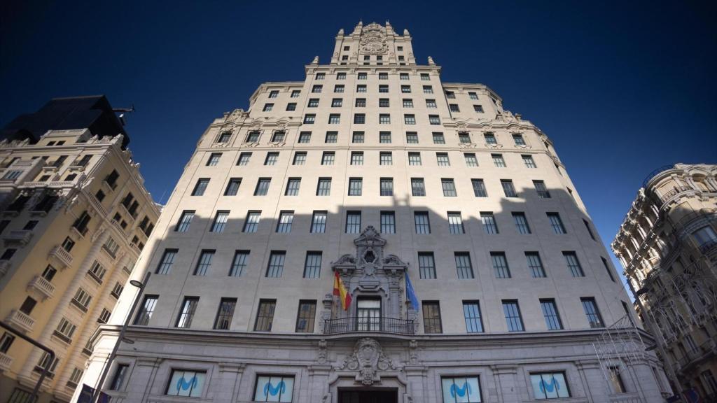 El edificio de Gran Vía que alberga el Espacio Telefónica y que fue sede de la compañía hasta 2008 / EP