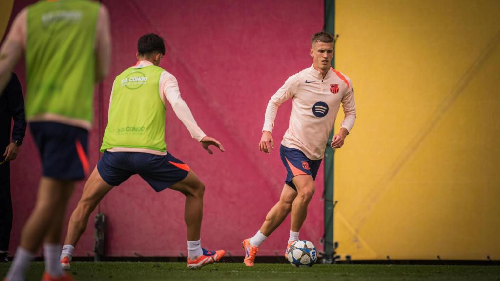 Dani Olmo s'entrena després de jugar al Barça-Elx