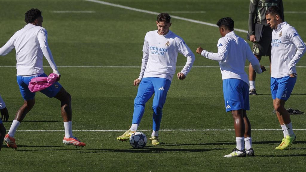 Eder Militao, Fede Valverde, Endrick y Dani Ceballos, en un entrenamiento del Real Madrid
