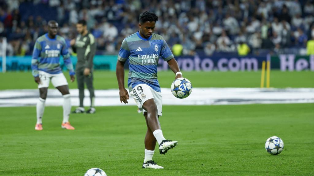 Endrick, en l'escalfament previ al Reial Madrid-Juventus de la Champions League
