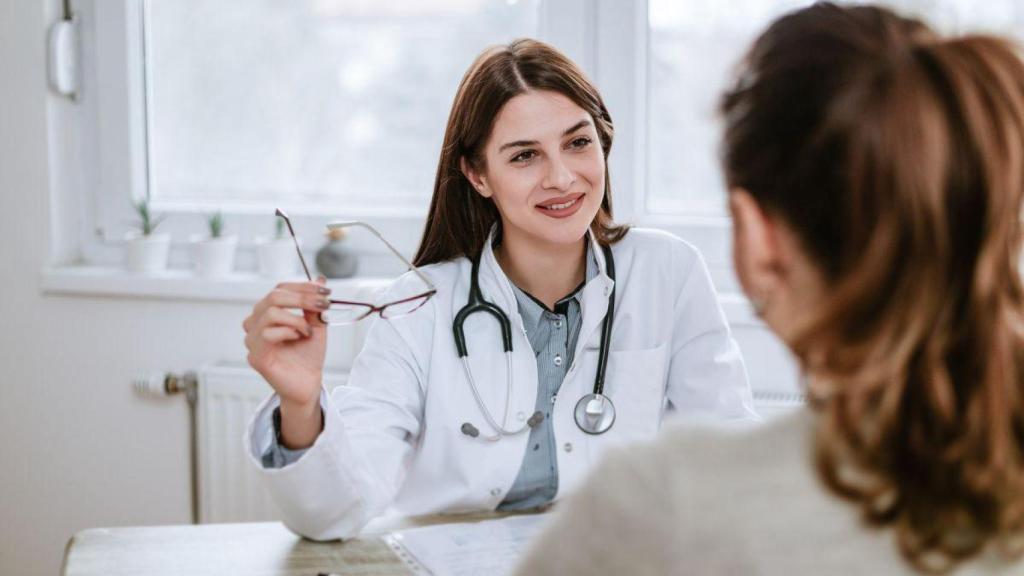 Doctora con una paciente