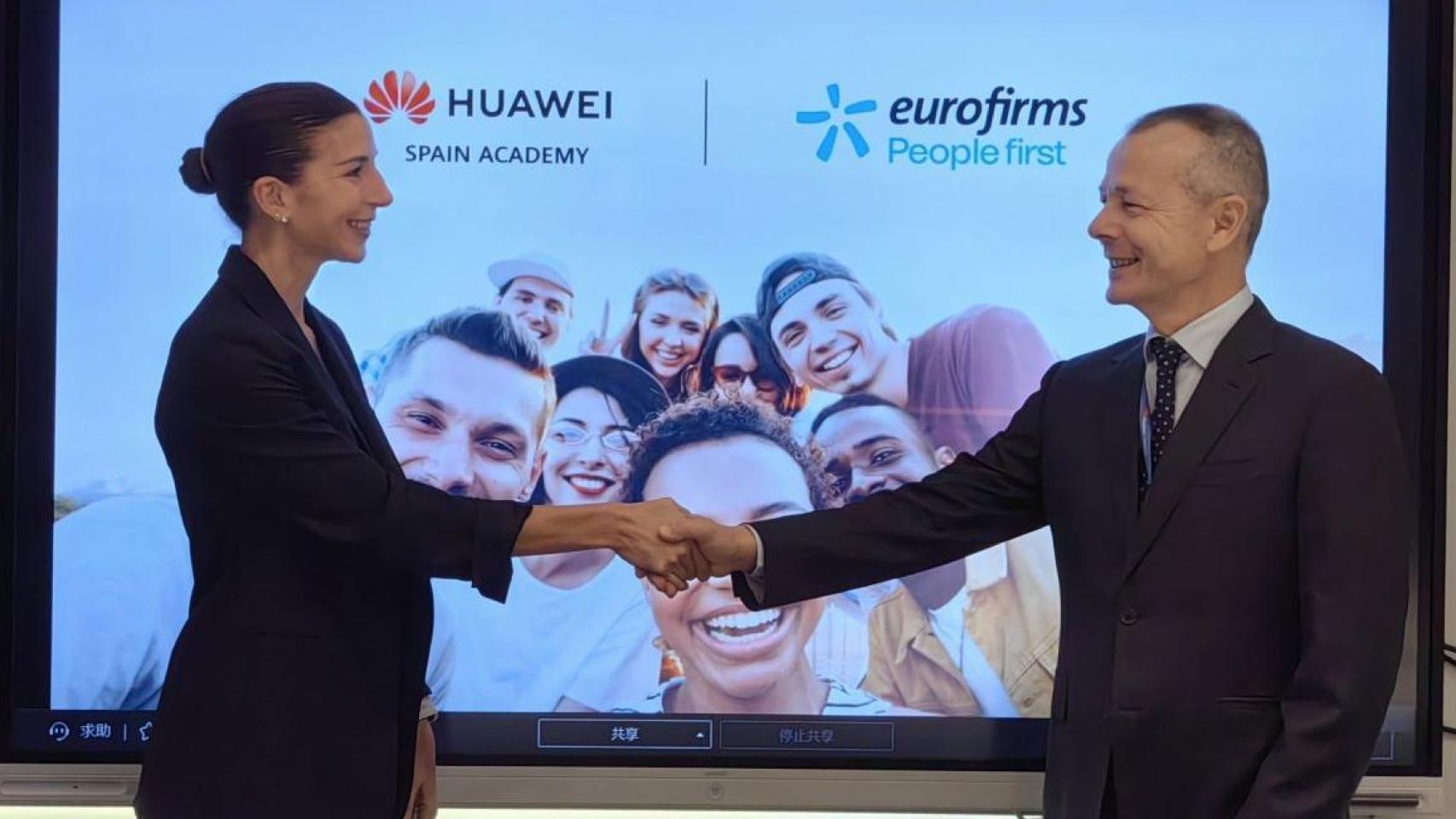 Carmen González (Huawei) (i) y Miquel Jordá (d)