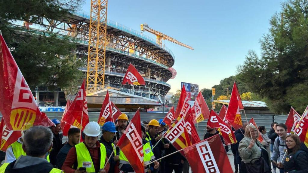 Protesta als voltants del Camp Nou per part de Comissions Obreres