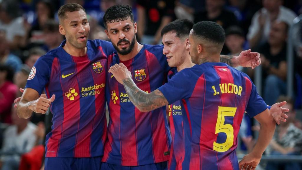 Pito, Matheus, Luciano Gauna y Joao Víctor celebran un gol del Barça de fútbol sala contra el Albali Valdepeñas