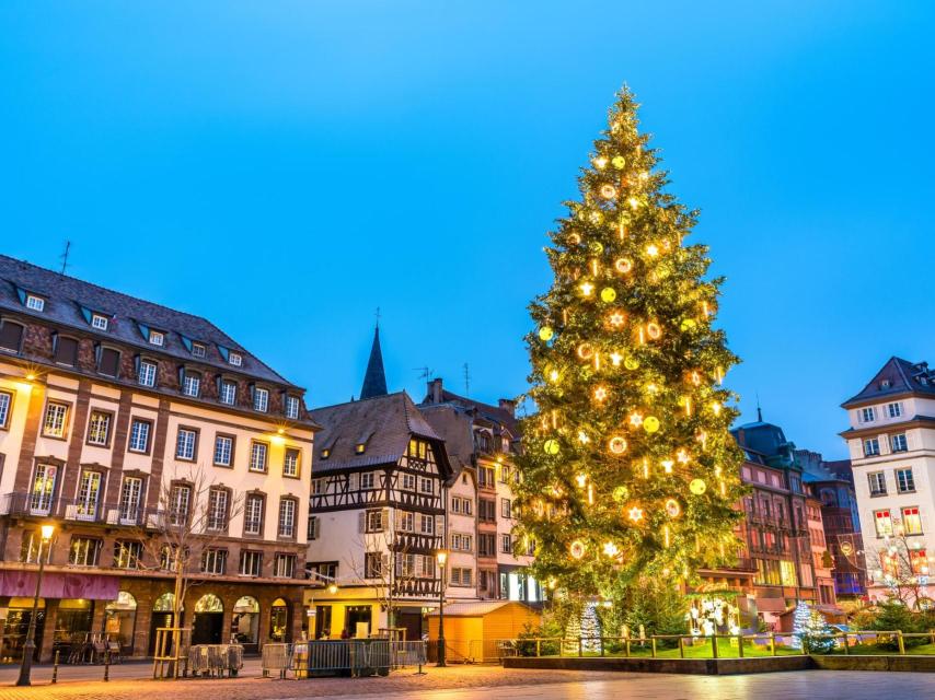 Con la llegada de la Navidad, las coidades adornan su paisaje urbano: centro de Estrasburgo