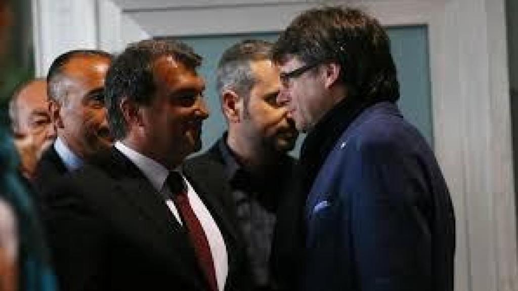 Joan Laporta conversa con Carles Puigdemont