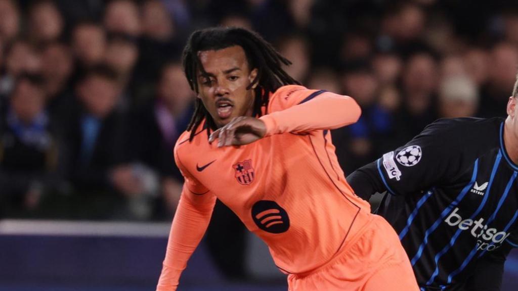 Jules Koundé y Ferran Torres en el Brujas-Barça de la Champions League