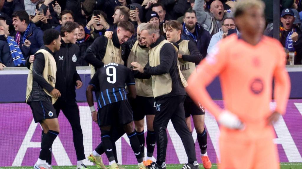 Els jugadors del Bruges celebren el tercer gol al Barça