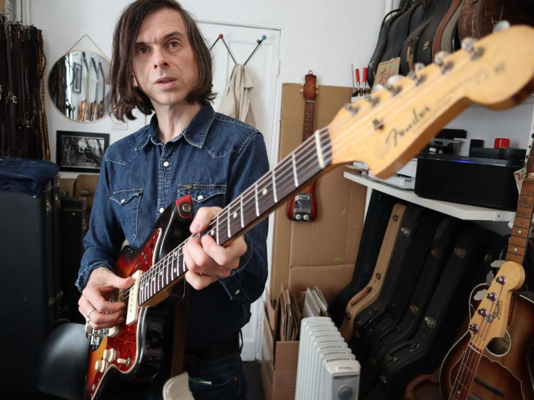 El guitarrista británico Barrie Cadogan