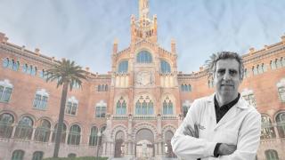 El exdirector del Instituto de Investigación contra la Leucemia Josep Carreras (IJC) y doctor Manel Esteller, con el Hospital Sant Pau de fondo