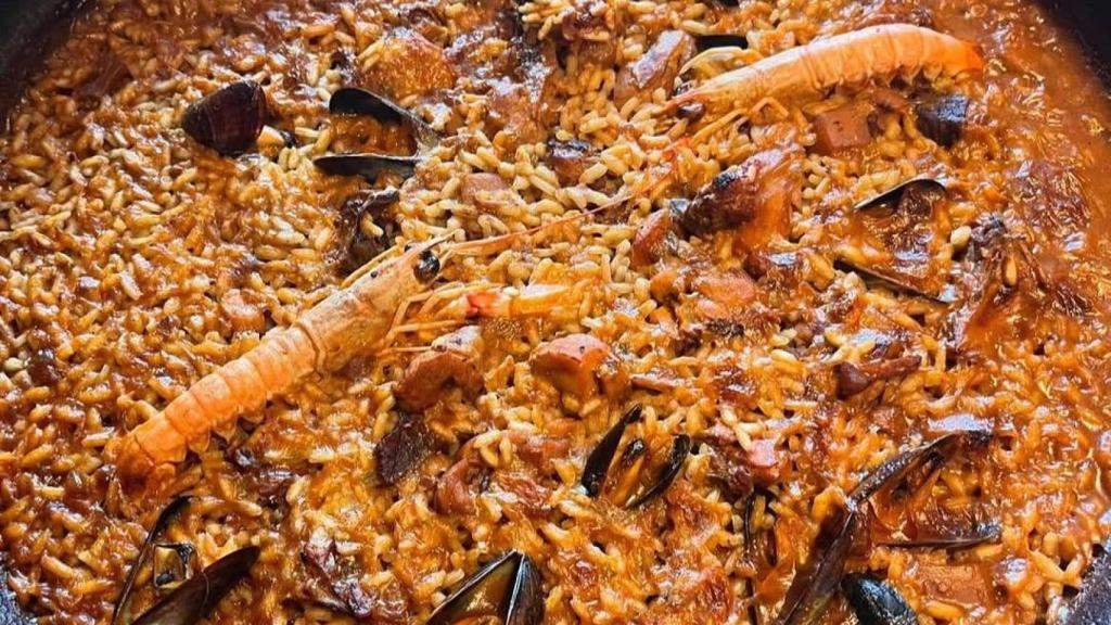 Paella de escamarlanes y mejillones del Nou Urbisol