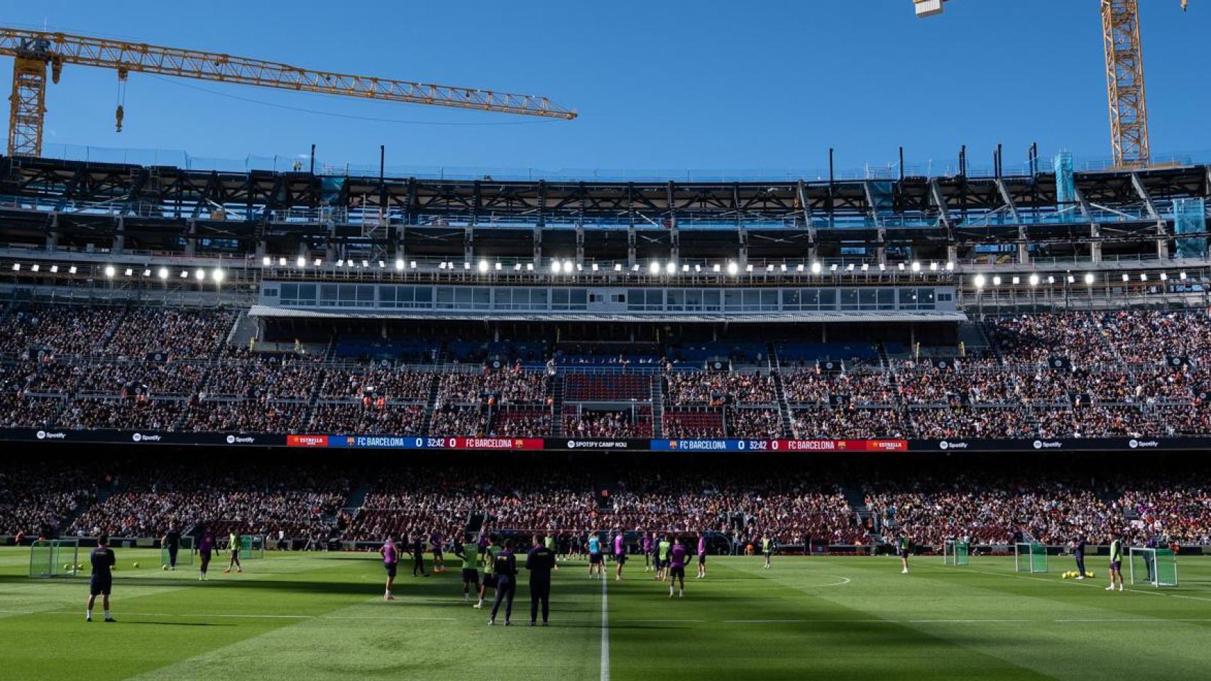 Entreno del primer equipo del Barça en el Camp Nou