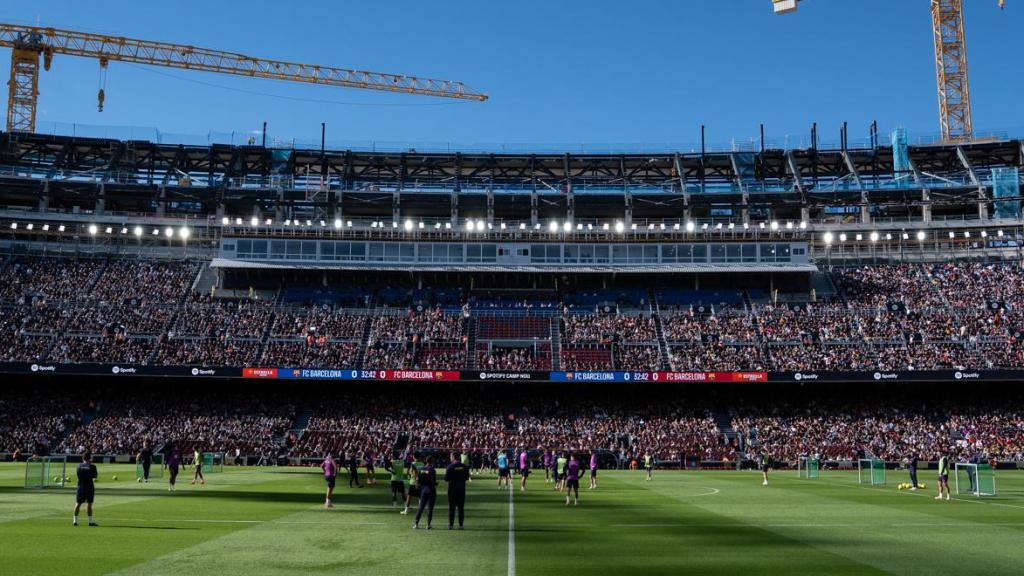 Entreno del primer equipo del Barça en el Camp Nou