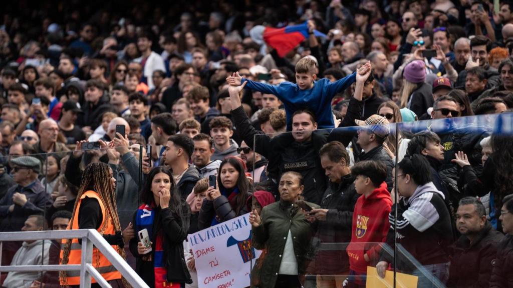 Entrenamiento primer equipo del Barça en el Camp Nou