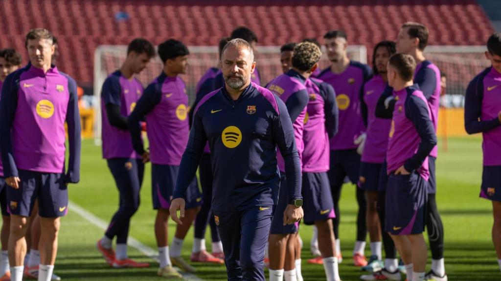 Entrenamiento primer equipo del Barça en el Camp Nou