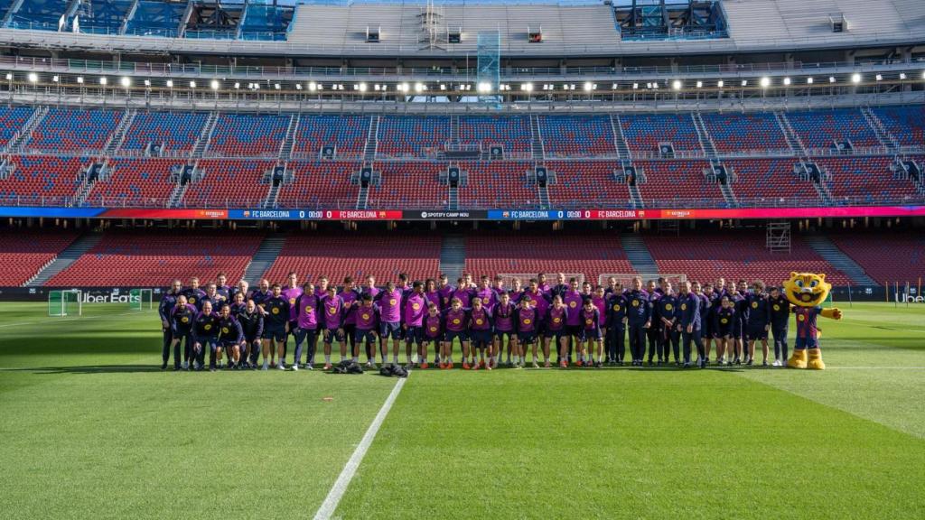 Entrenamiento primer equipo del Barça en el Camp Nou