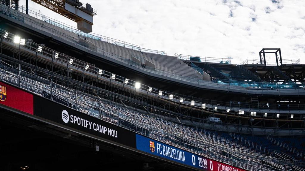 Entrenamiento primer equipo del Barça en el Camp Nou
