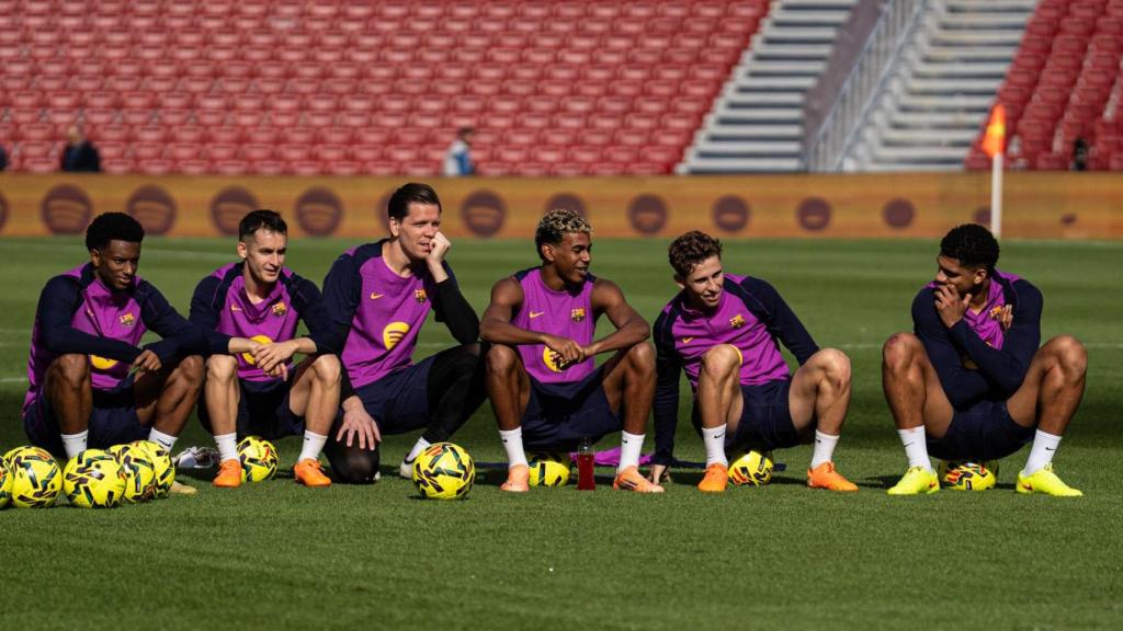 Entrenamiento primer equipo del Barça en el Camp Nou